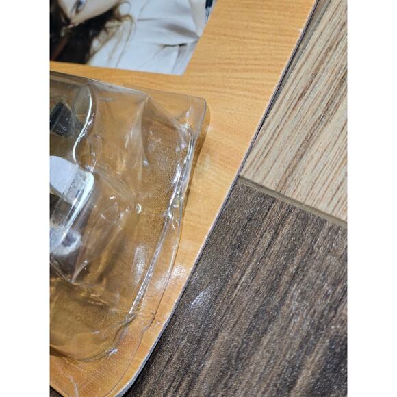 The Office ReAction Figures Wave 2 Pam Beesly (Dundie ) - Picture 5 of 6